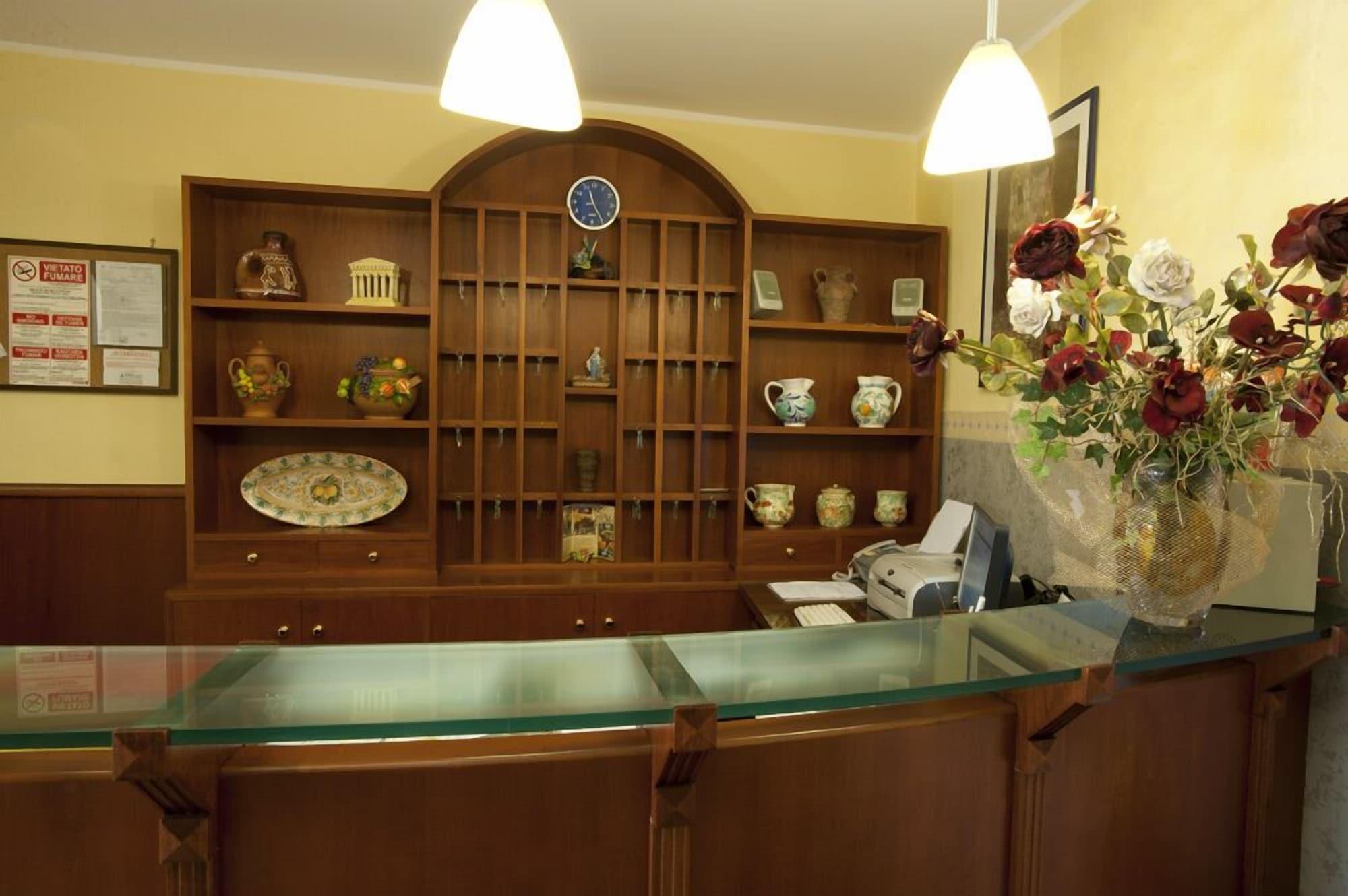 Hotel Columbia Палермо Екстериор снимка
