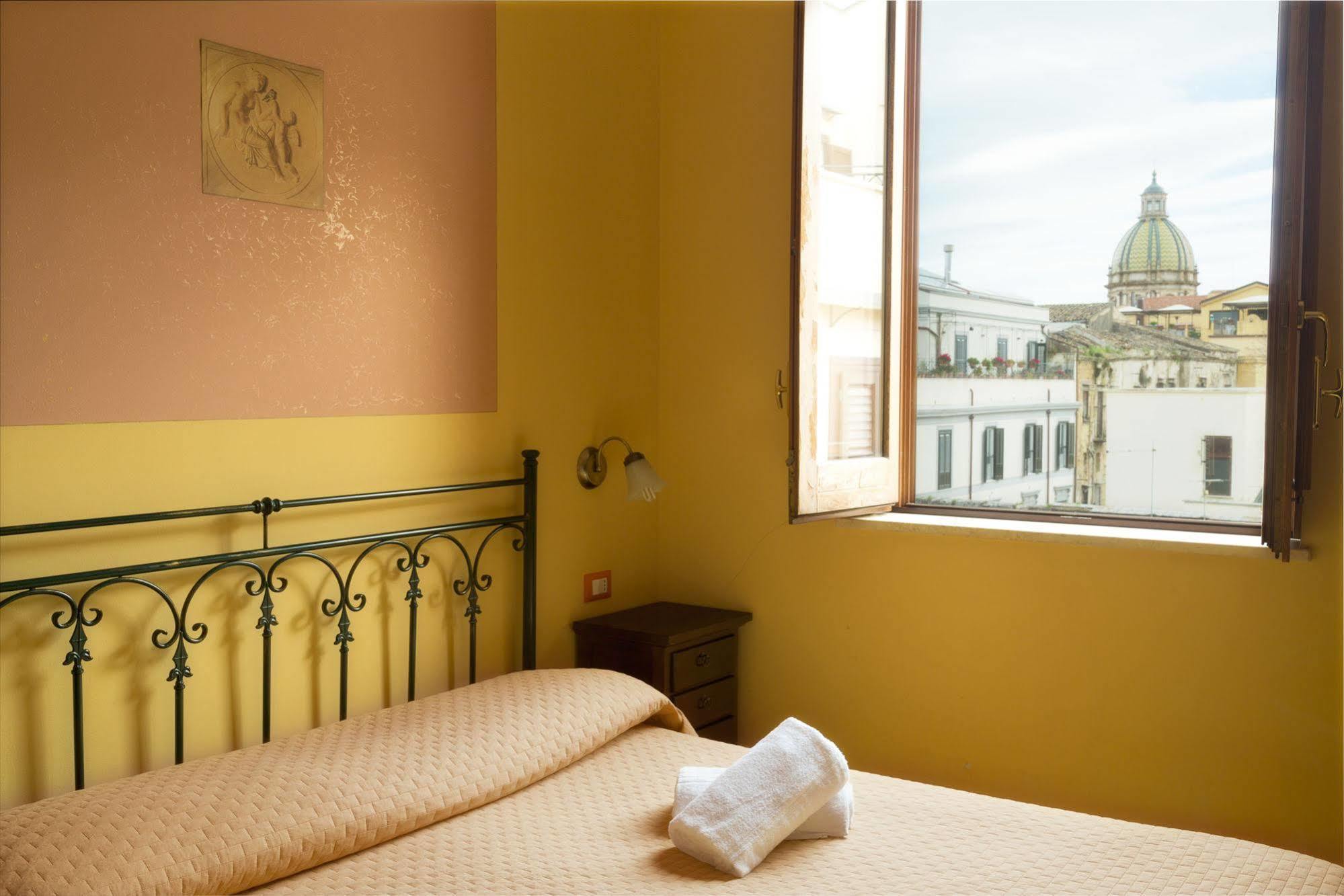 Hotel Columbia Палермо Екстериор снимка